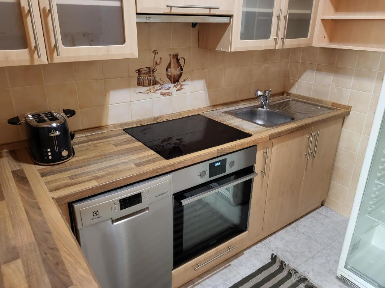Sunflower Prague Apartments And Suites Екстериор снимка